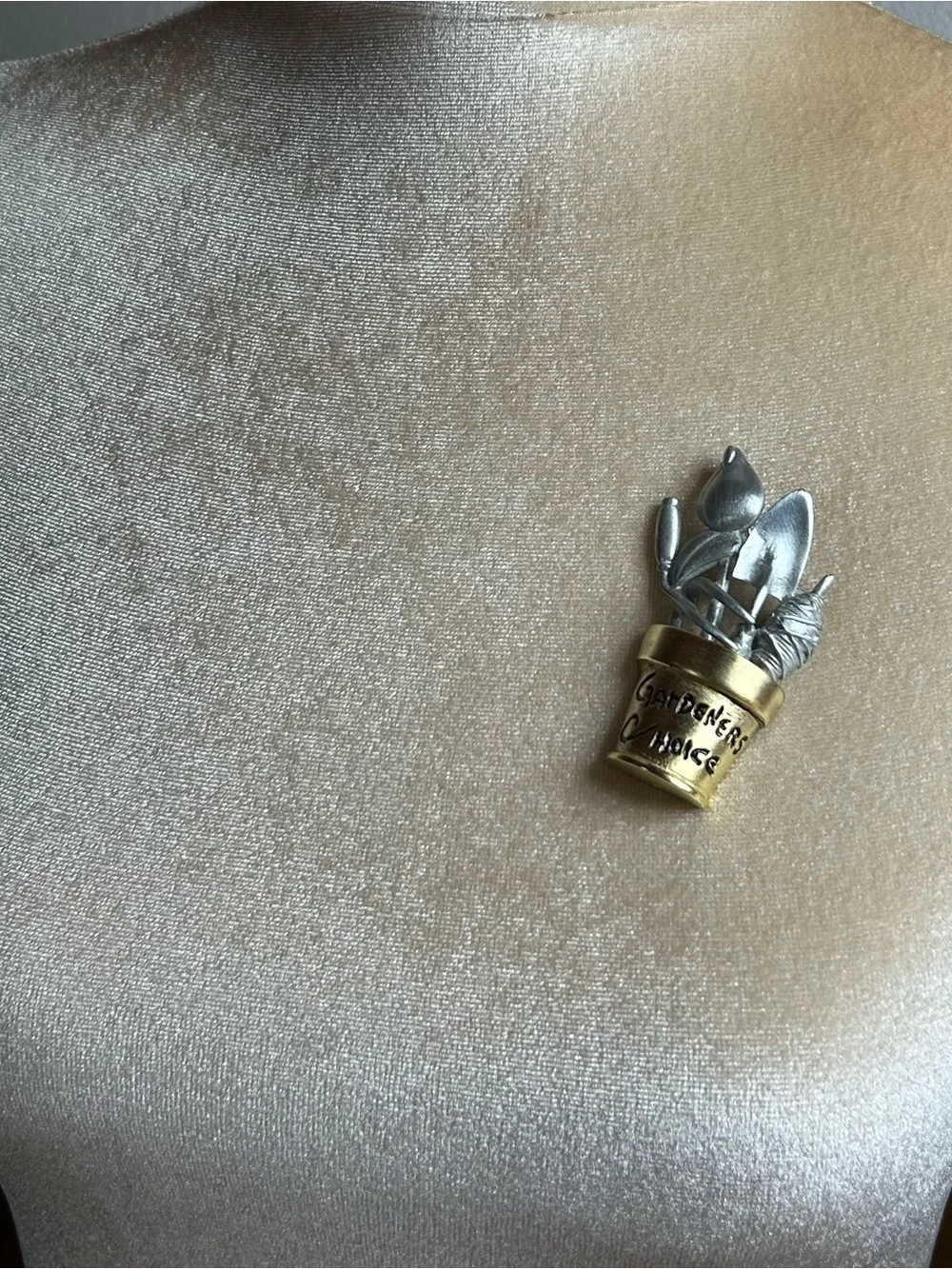 Vintage UltraCraft Gardeners Choice two tone brooch